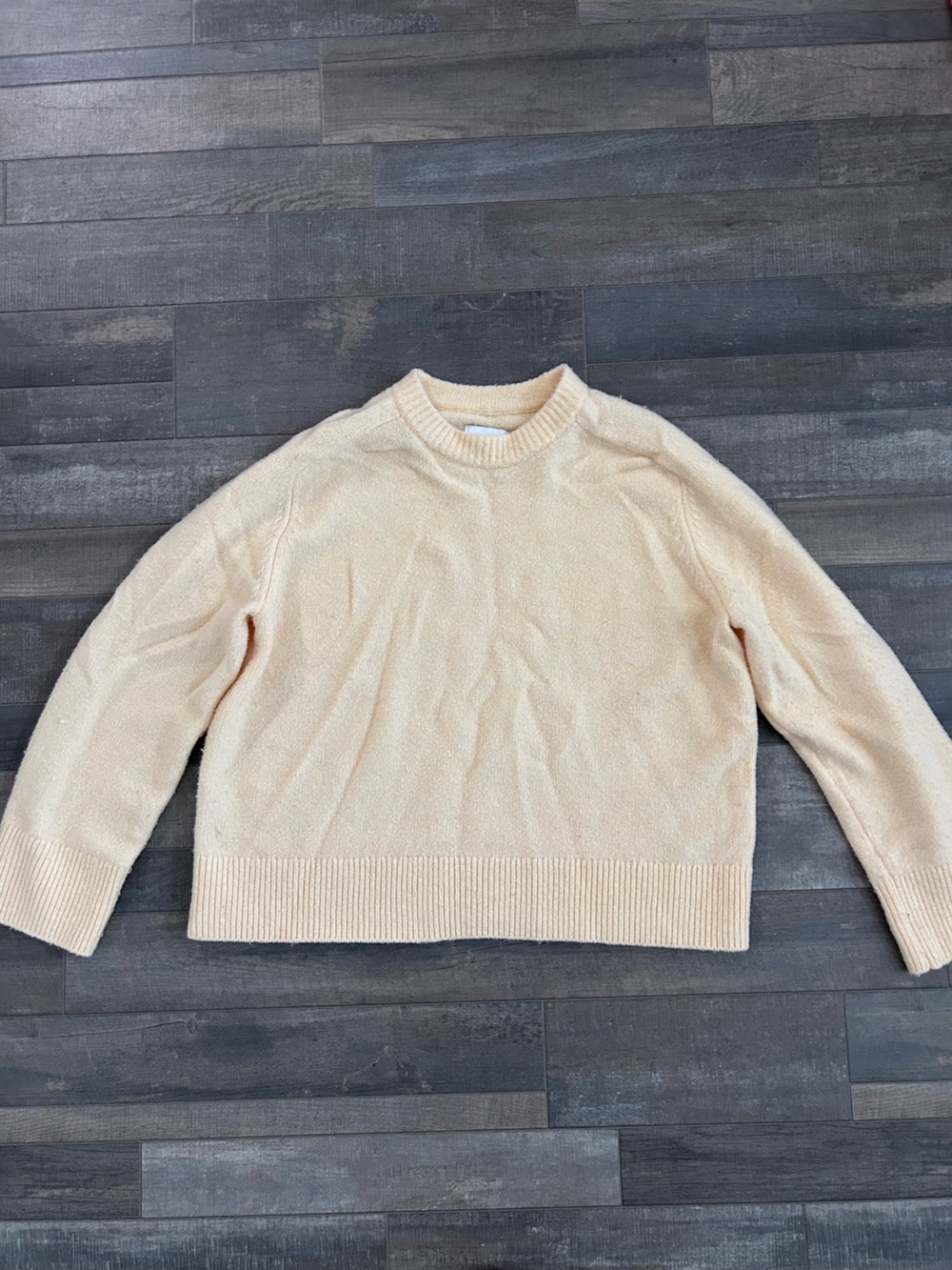Butter yellow Abercrombie sweater